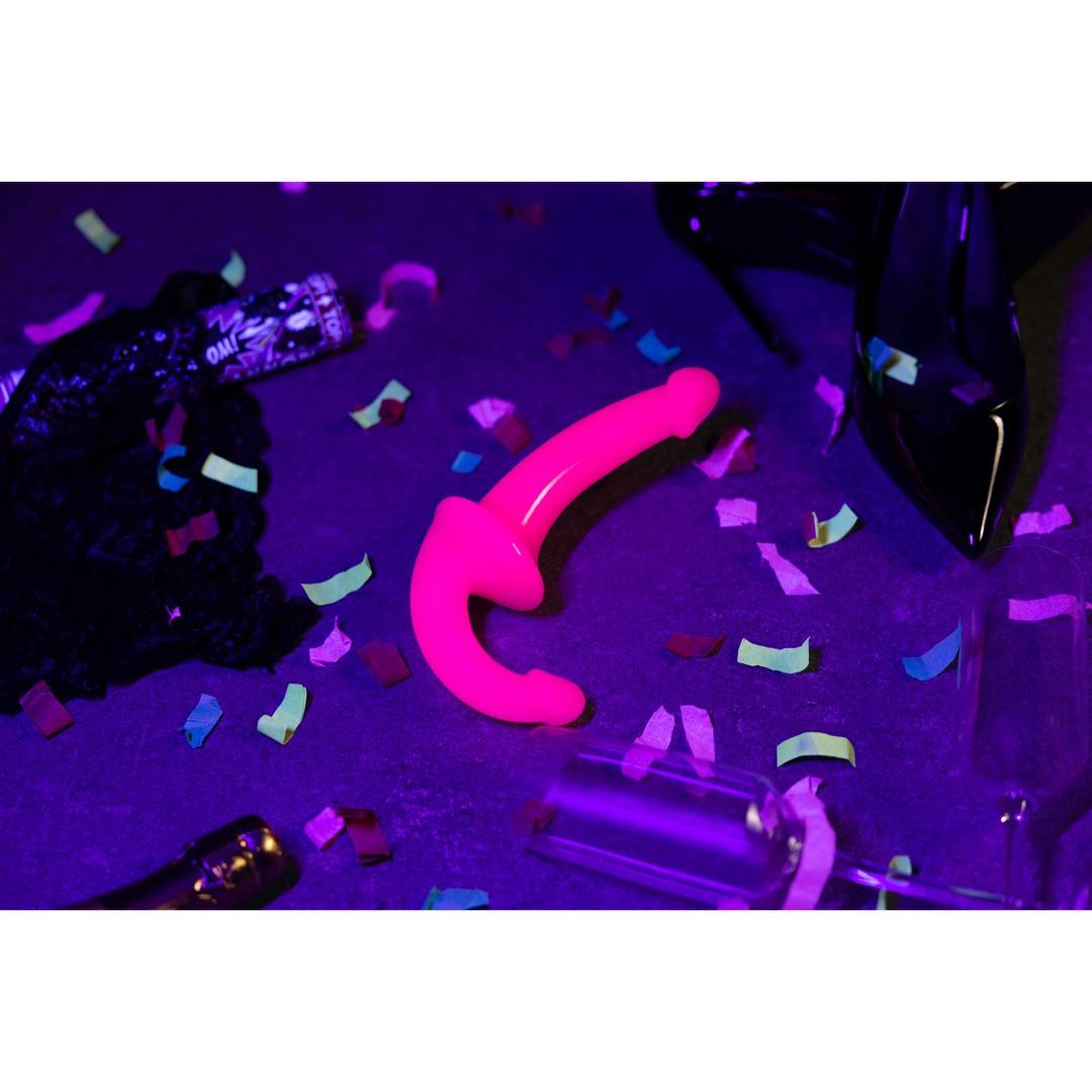 STRAP-ON SIN ARNÉS GLOW IN THE DARK 6'' / 13,5 CM ROSA REALROCK - Imagen 6